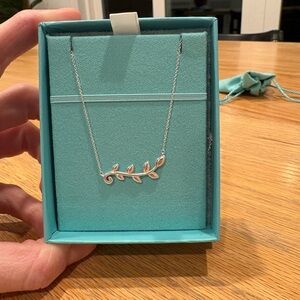 Tiffany & Co. Olive Branch Vine 925 Silver Leaf Necklace 17.5”